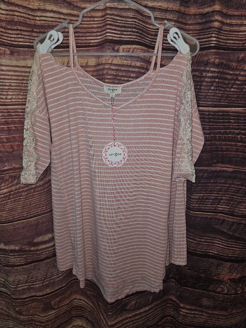 Umgee Cut out shirt size S